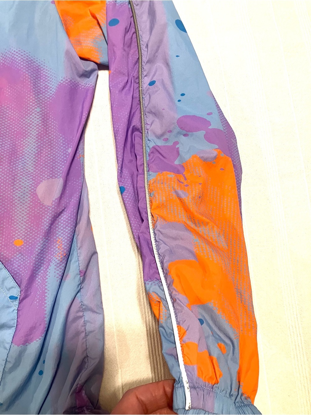 Fabletics Oversized Flyweight Windbreaker Jacket Purple Orange Splash - Medium - Picture 5 of 6